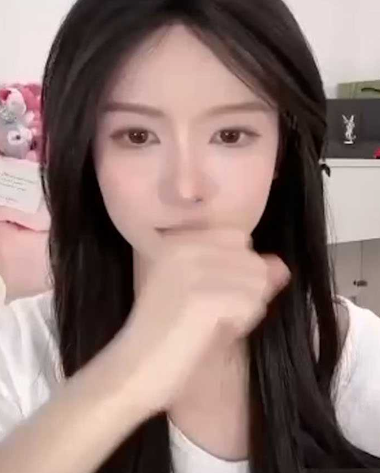 神秘猥琐男深夜连线女主播