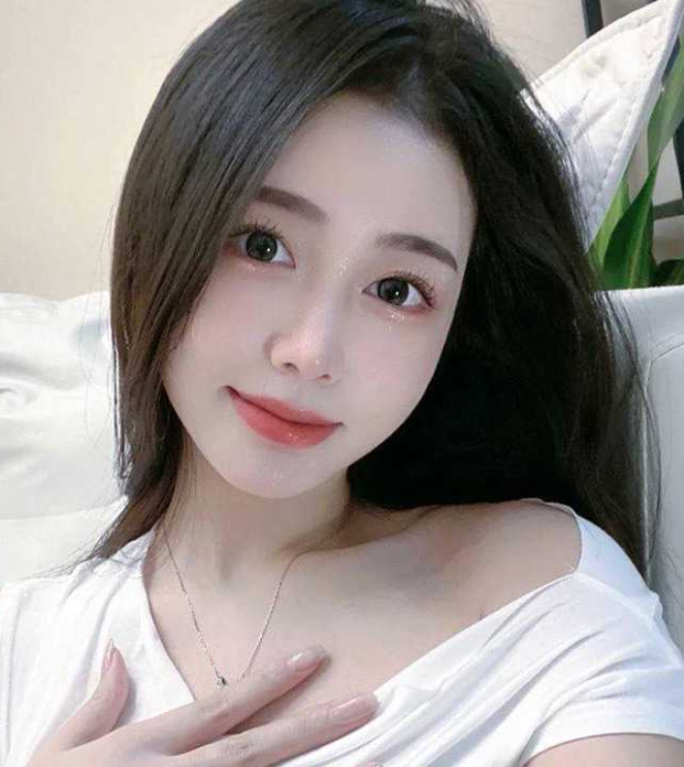 郑州酒店前台 王正钰 和经理在