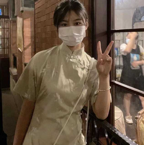 郑州酒店前台 王正钰 和经理在
