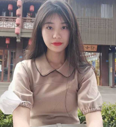 郑州酒店前台 王正钰 和经理在