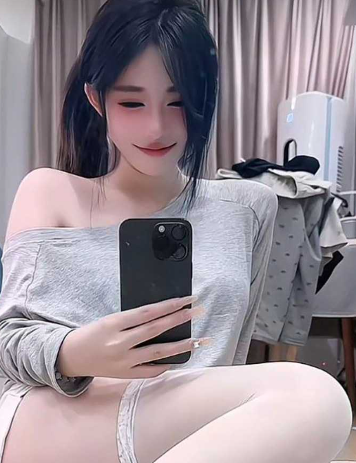 抖音千万网红听泉鉴宝花20万约网红冷酷的R