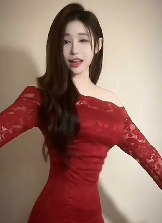 抖音千万网红听泉鉴宝花20万约网红冷酷的R