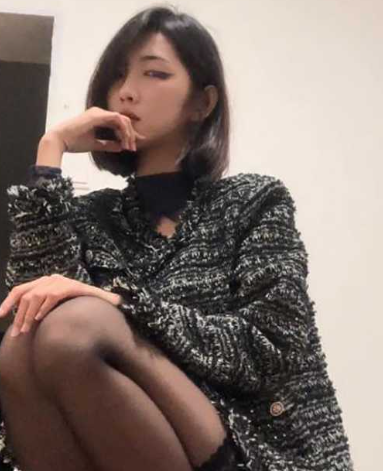 抖音40万粉丝高颜值网红 行简 沦为