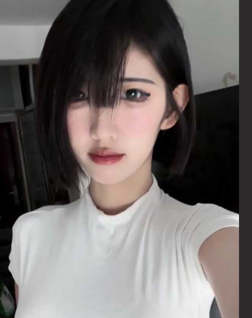 抖音40万粉丝高颜值网红 行简 沦为
