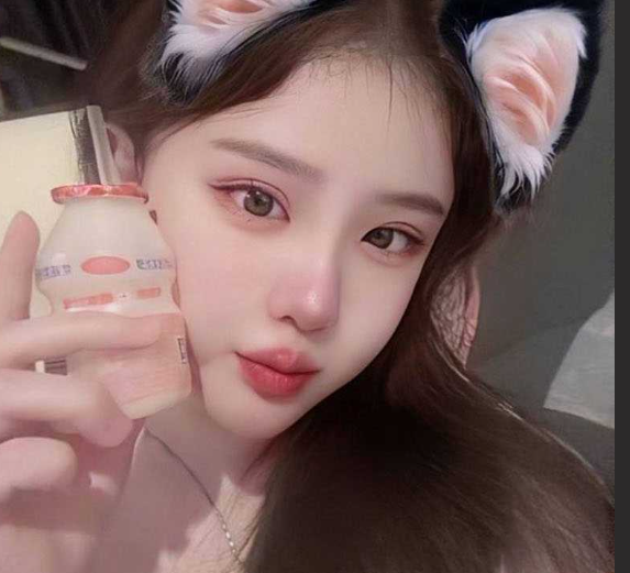 童颜巨反差费炫斐 99年出生的高颜值美少女