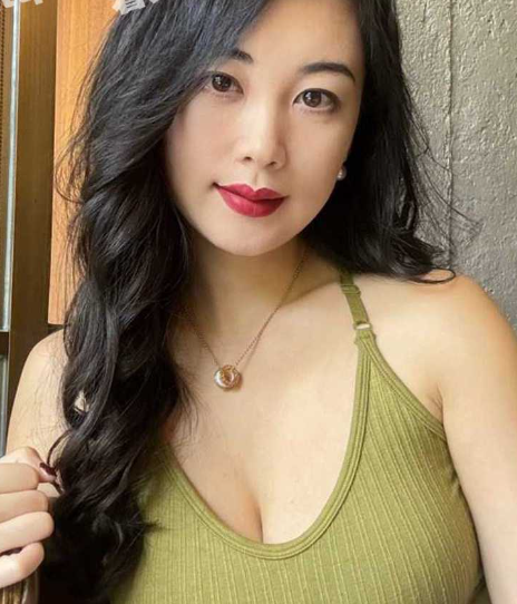 某公司第一美女郑敏姗背地