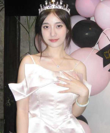男子酒店带女友