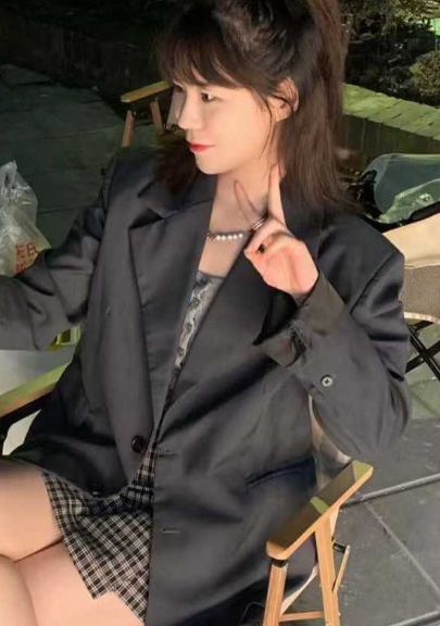 单位小领导酒店规则高挑美女同事