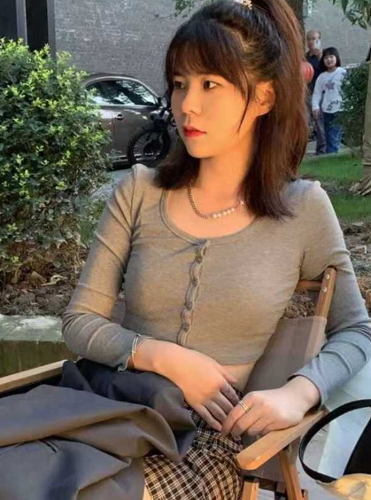 单位小领导酒店规则高挑美女同事