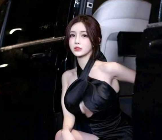 抖音60万粉丝女网红 王雅珊是我 与金主