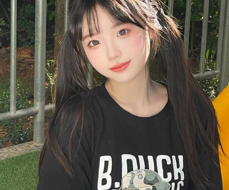 海角清纯表妹被表哥骗到电玩店包房里