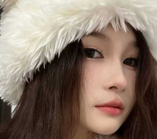 极品清纯学生妹 身材纤细