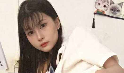 极品清纯学生妹 身材纤细