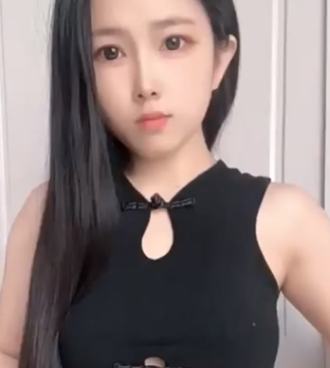 快手高颜值网红旺仔旺旺旺 定制拍流出 纤细身材性感美腿