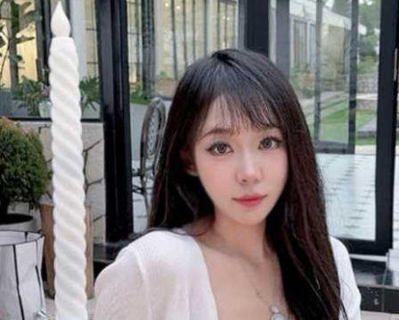 带性感女同事出差 为省钱开双床房 性感黑丝包臀裙