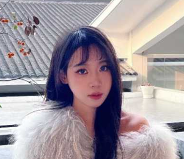 带性感女同事出差 为省钱开双床房 性感黑丝包臀裙