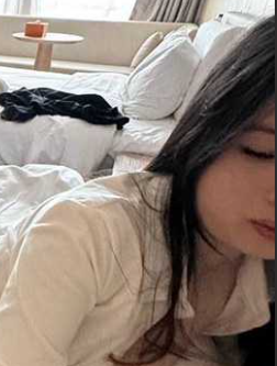 带性感女同事出差 为省钱开双床房 性感黑丝包臀裙