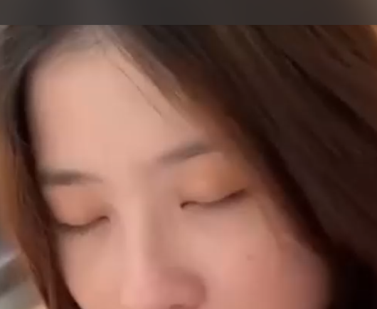 带性感女同事出差 为省钱开双床房 性感黑丝包臀裙