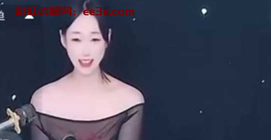 猎奇直播间大曝光 女主播被迫当众皮鞭