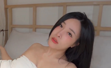 台湾美女 艾悠 第一视角拍摄温泉私拍