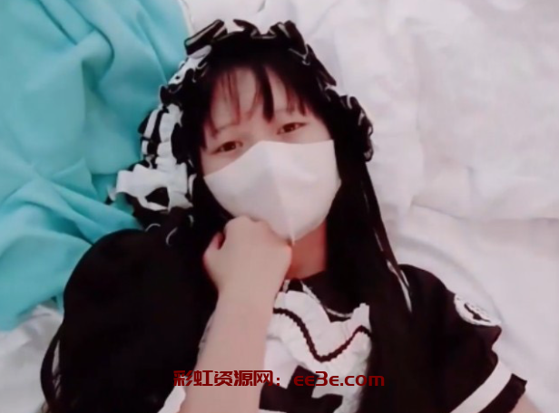 推特极品萝莉 软软兔 女仆装户外激情