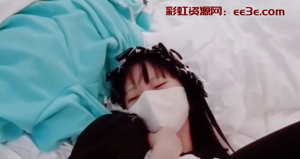 推特极品萝莉 软软兔 女仆装户外激情