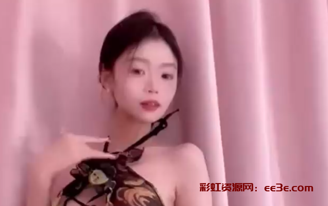 花椒高人气颜值主播小乔 付费定制私拍 性感妩媚动人