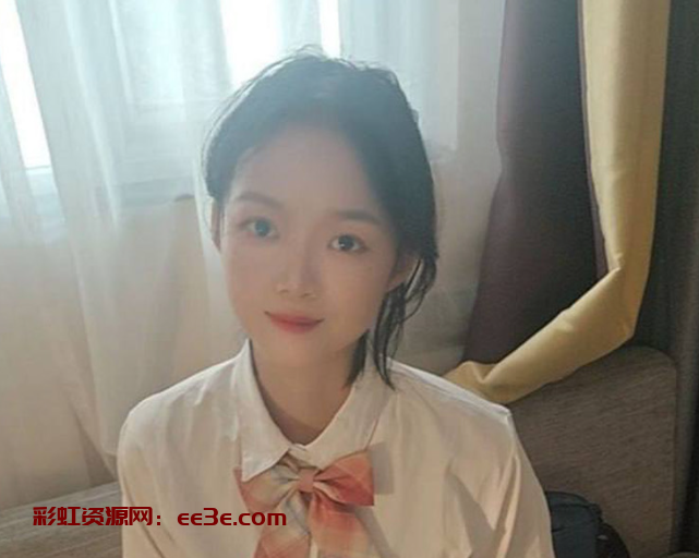极品大学生张薇薇 清纯颜值白嫩少女 细腰