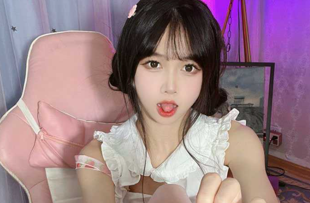 抖音虎牙福利姬美女主播 穿泡鹅粉渐变袜秀玉足