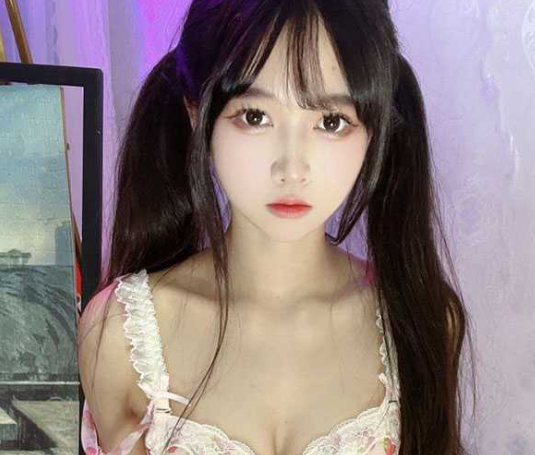 抖音虎牙福利姬美女主播 穿泡鹅粉渐变袜秀玉足