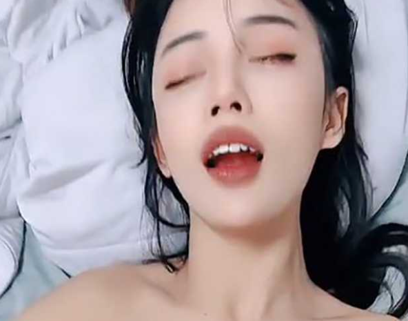 极品小姨子沦陷 高颜值性感尤物解锁