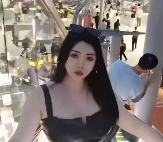 抖音36万粉丝网红 美豹vivi 和金主聊曝光 韵味十足的少妇