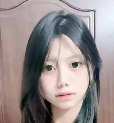 广东江门反差嫩妹茵茵 颜值清纯白嫩少女 线上接钱到位直接拉黑