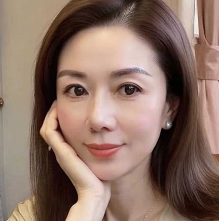 快手熟女人妻 桃桃 约视频曝光 开丝袜