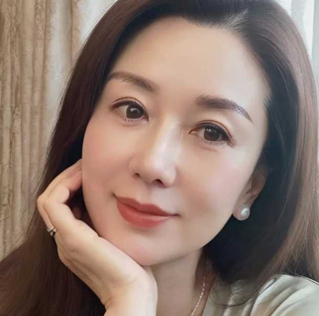 快手熟女人妻 桃桃 约视频曝光 开丝袜