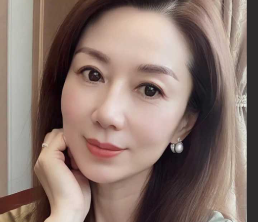 快手熟女人妻 桃桃 约视频曝光 开丝袜