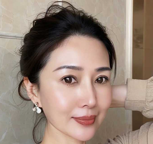 快手熟女人妻 桃桃 约视频曝光 开丝袜
