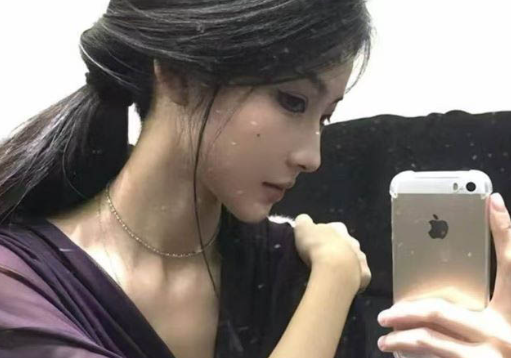 抖音颜值网红 垚垚垚垚垚 在直播间公然与大哥