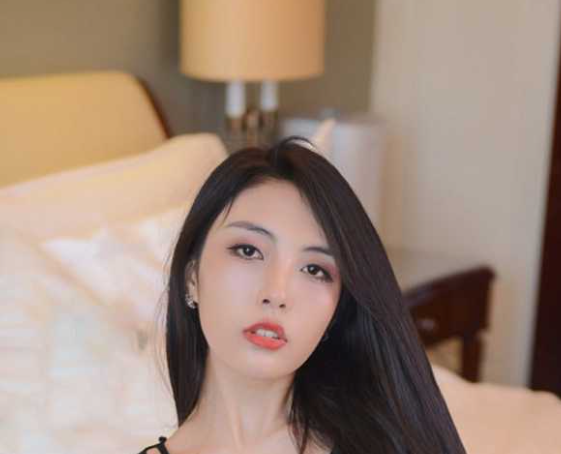 国模女神 白白 私拍花絮流出 性感黑丝高跟春光乍泄 情趣网衣紧勒