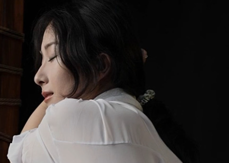 绝美人妖 小埃 被主人捆绑玩弄 竹竿吊绳尽显凄美画面