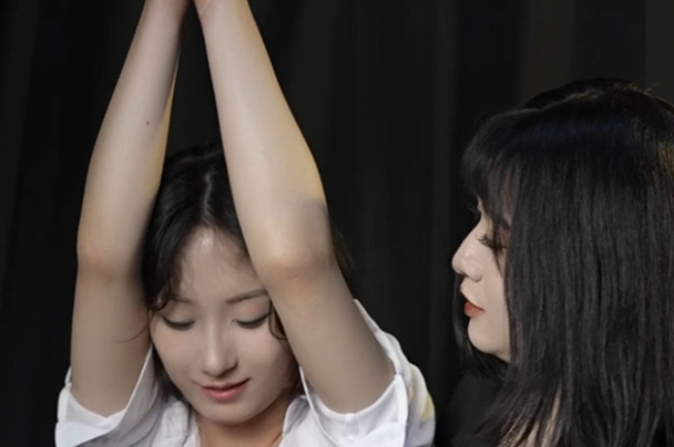 绝美人妖 小埃 被主人捆绑玩弄 竹竿吊绳尽显凄美画面