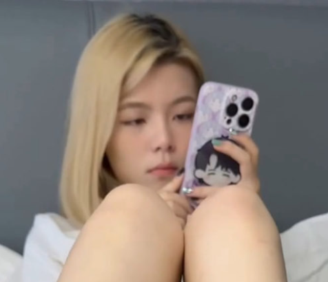 印象足拍徒弟版之超美清纯学妹 白皙美腿粉嫩玉足