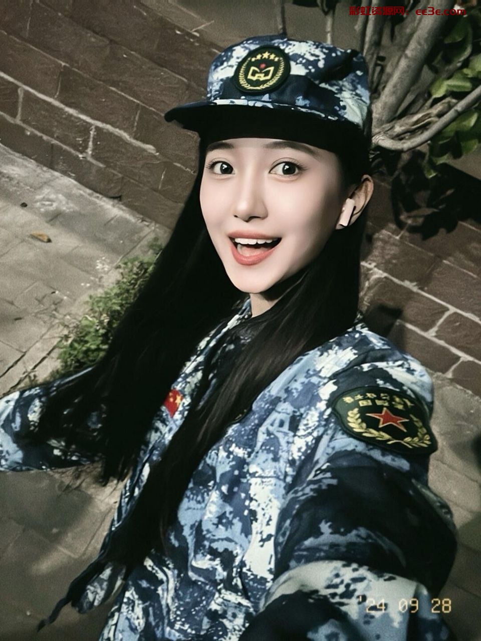 北京钱多多?178E外5 05年中传大一新生  肌肤如雪 温柔气质，脾气好，情商高，情绪价值女友感拉满，身材37分，天然大胸?翘臀，身材超好，身体柔韧度满分，皮肤Q弹白嫩。 平时兼职有自己的生活，爱好打羽毛球，瑜伽，无任何风尘气息，爱穿搭 #东四环     #金都杭城 #小小        #外5