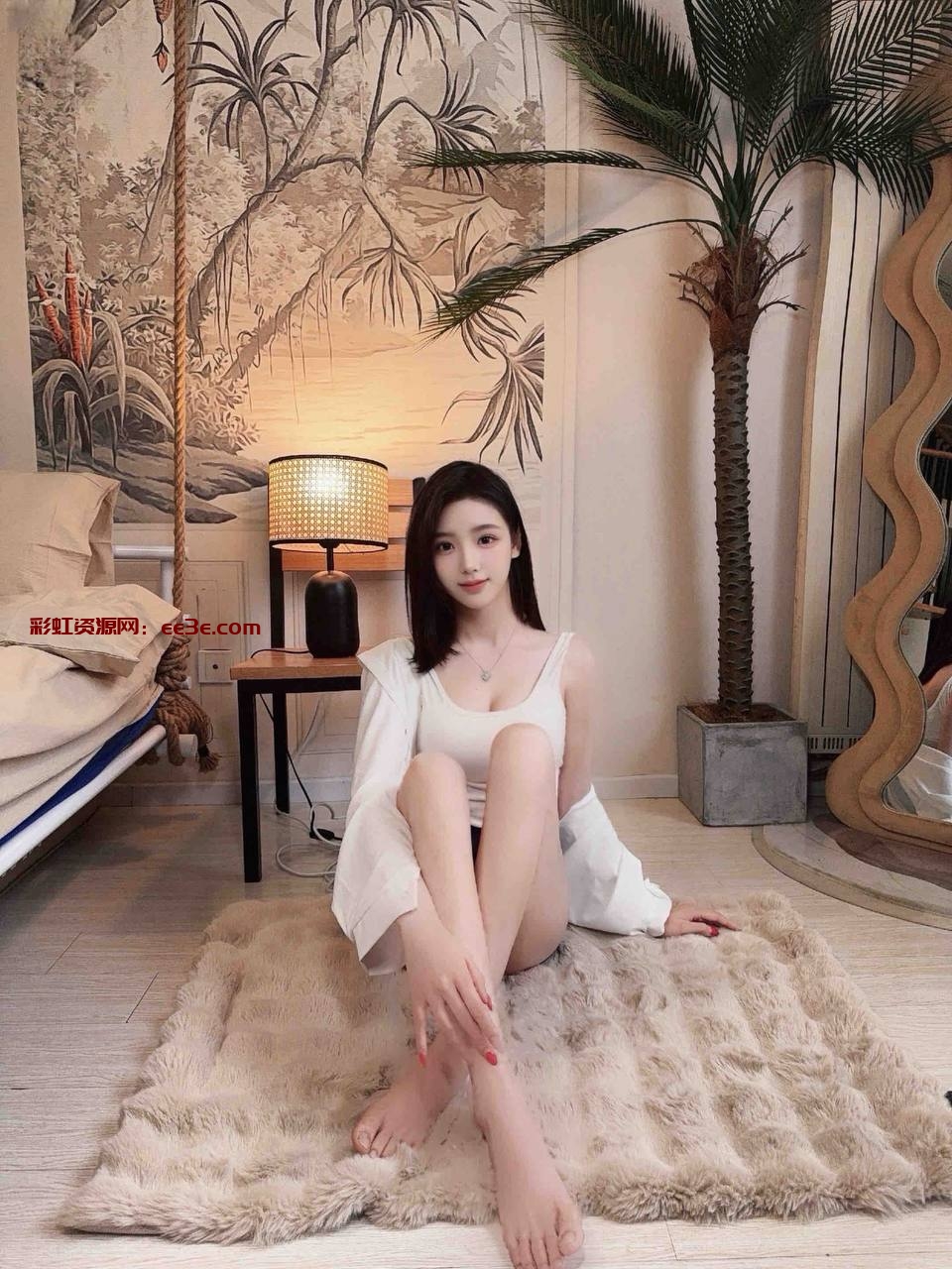 北京子俊?硬五 北京新人❤️，刚下?，中央美术学院大一兼职，硬5 W ?鹦鹉。真实05可现场看证验，172 48公斤 天然C，纯天然无整，气质型学妹，身材完美，皮肤白嫩，高颜值可素颜见课，无纹身，不抽烟不喝酒，待课温柔且主动，高情商会聊天，开朗爱笑，不催不事，服务好，可?吻，见必玺 #朝阳国贸 #硬五 #F45