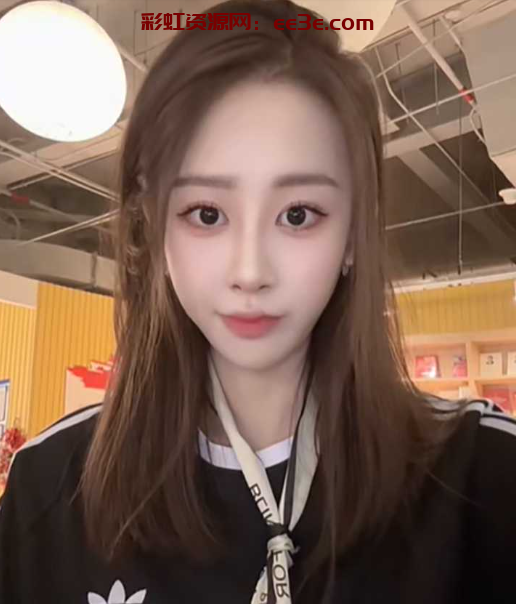 中国足球圈再出丑闻 美女实名举报百万博主 踢足球的程序员关旭