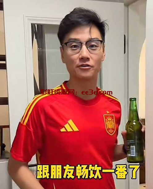 中国足球圈再出丑闻 美女实名举报百万博主 踢足球的程序员关旭