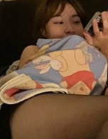 男把超市上班的女友献给好兄弟 自己在一旁淡定录像 看着黑丝